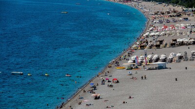 Turistler hastanelere borç taktı