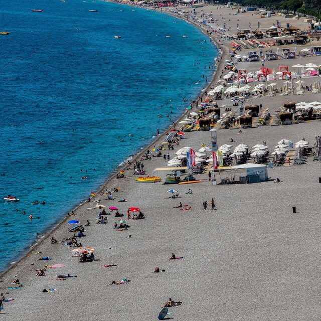 Turistler hastanelere borç taktı