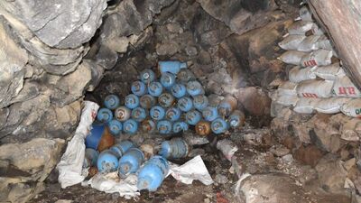 Ağrı Dağı'nda teröristlere ait yaşam malzemeleri ele geçirildi