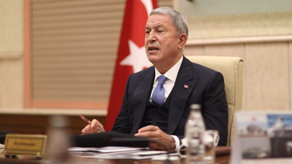 Bakan Akar'dan kritik telefon