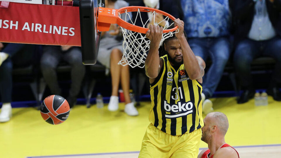 Fenerbahçe zaferle başladı