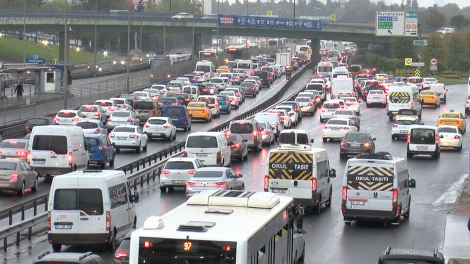 İstanbul'da trafik yoğunluğu yüzde 70'e çıktı!