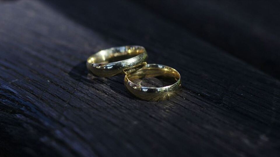 "Maddi çıkar" için evlenen kadın tazminat ödeyecek