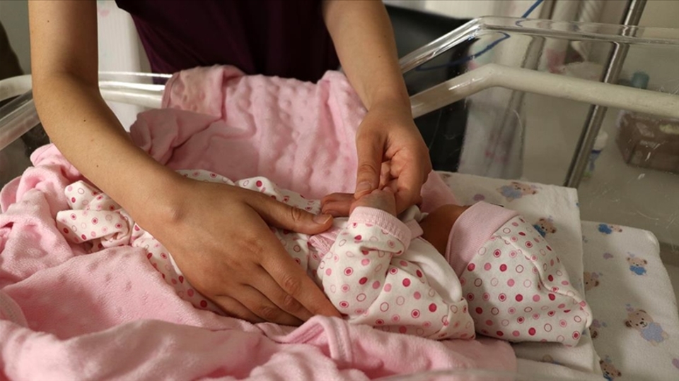 Emzirme döneminde Covid-19'a karşı aşılanma anneyi ve bebeği koruyor