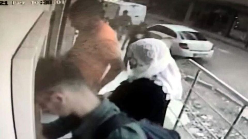 Yardım bahanesiyle dolandırdı