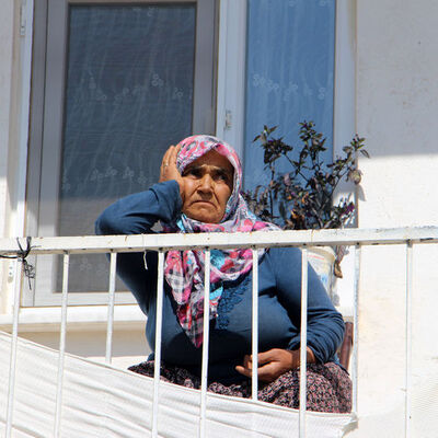 Dolandırıcılara parasını kaptırınca 50 yıllık eşine küstü