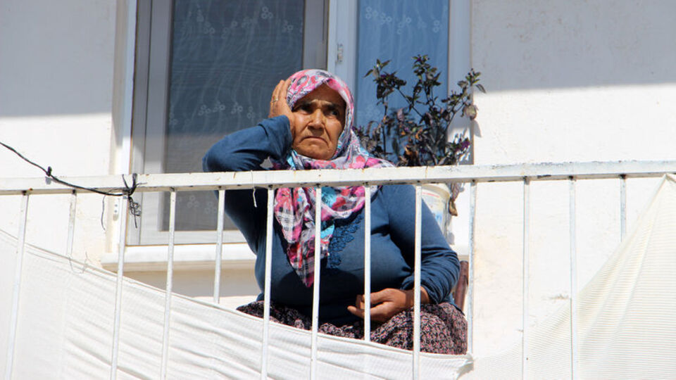 Dolandırıcılara parasını kaptırınca 50 yıllık eşine küstü