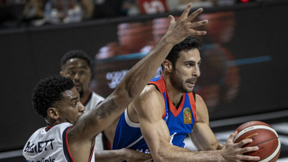 Efes'ten Beşiktaş'a 46 sayı fark!