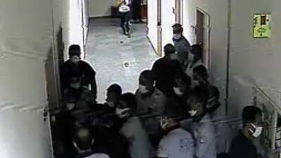 Ambulansla getirildiği hastanede 3 hemşireyi rehin aldı