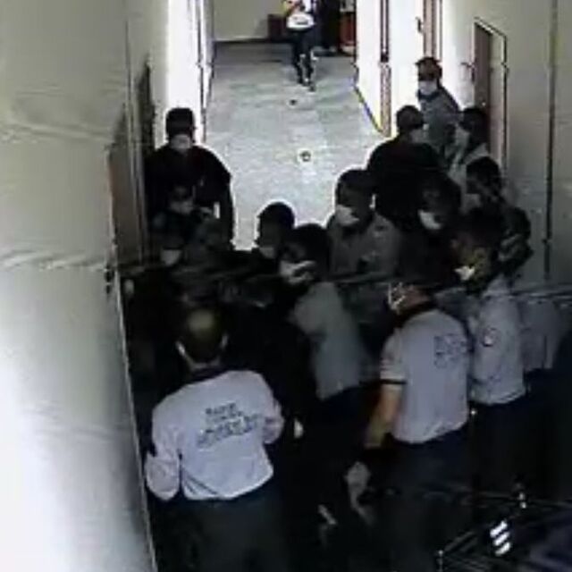 Ambulansla getirildiği hastanede 3 hemşireyi rehin aldı