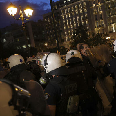 Atina'da öğretmenler sokağa çıktı!