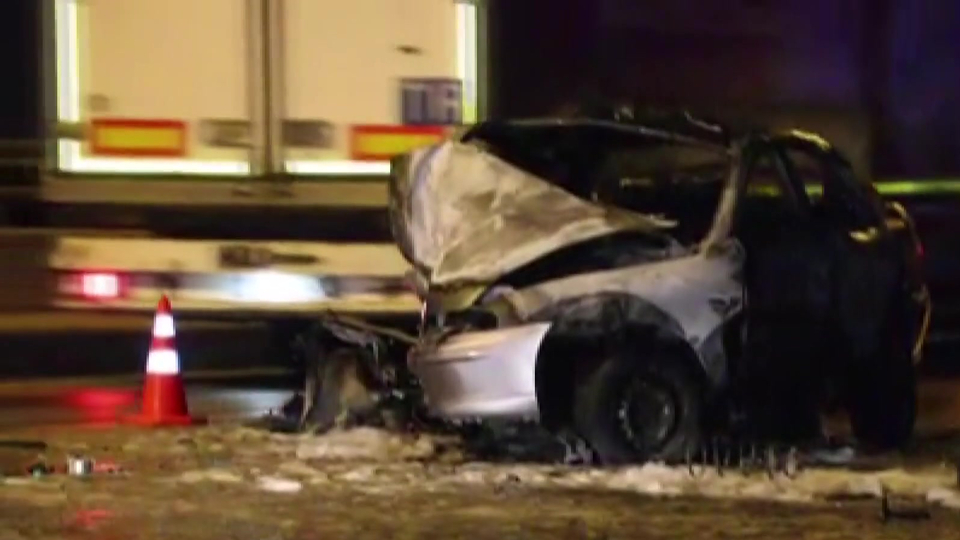 Kaza yapan otomobil alev aldı: Sürücü hayatını kaybetti