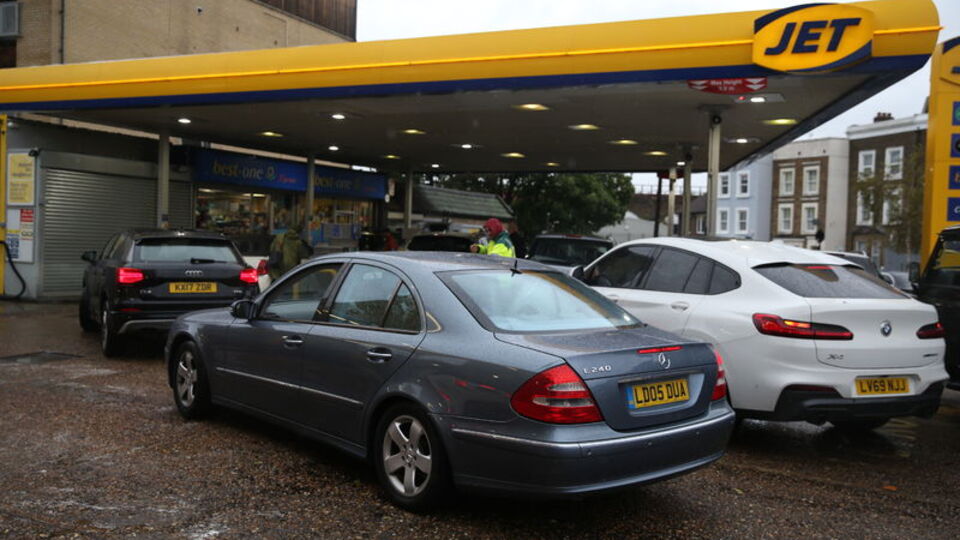 İngiltere'de akaryakıt krizi çözülemiyor