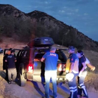Genç kız kayalıklardan düştü