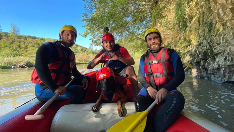 Köpekle rafting yaptı! İşte nedeni