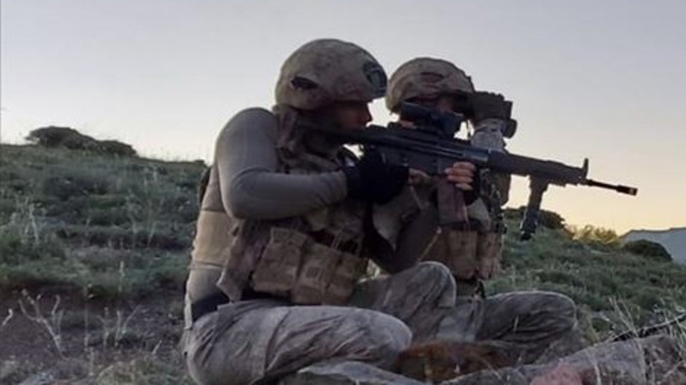 Sınırda 2 DEAŞ'lı terörist yakalandı