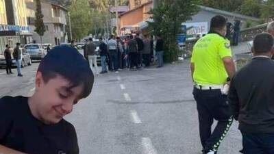 Çocuklara çarpan magandayı linçten polis kurtardı