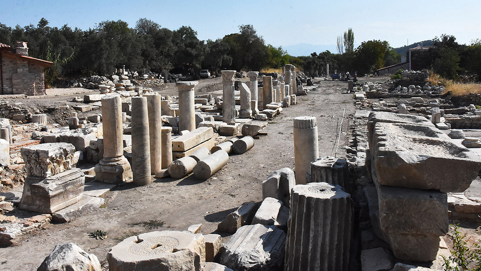 'Gladyatörler Kenti'nde geçmişteki depremlerin izleri