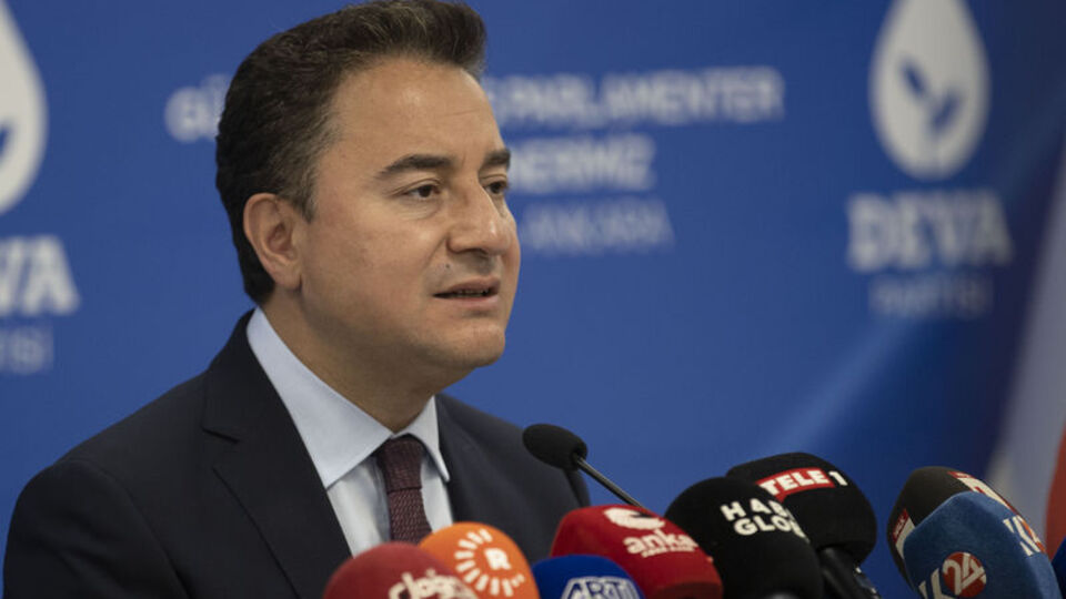 Babacan 'güçlendirilmiş parlamenter sistem'i açıkladı