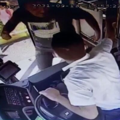 Halk otobüsü şoförü dehşeti yaşadı!