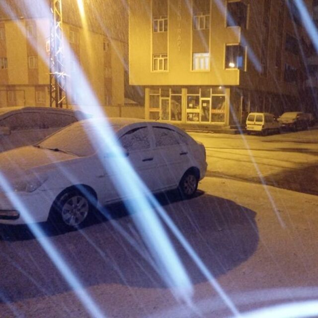 Ardahan ve Kars'a mevsimin ilk karı düştü