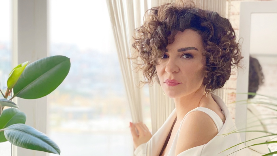 Fatma Tugut 'World Akustik' sahnesinde