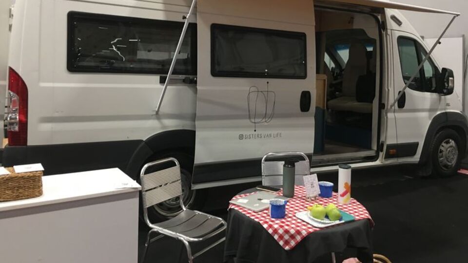 İki kız kardeş tasarladıkları karavanla Türkiye'yi gezdi