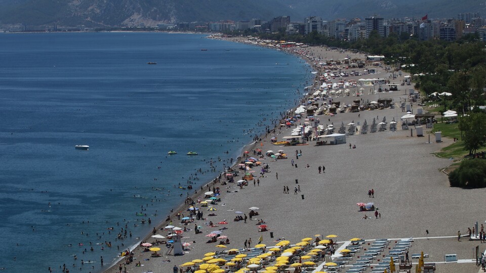 Antalya'ya Rus ve İngiliz turist akını