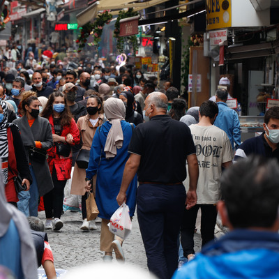 Aşısızlara çok kötü haber! Artan Covid-19 vakalarına karşı önemli uyarı