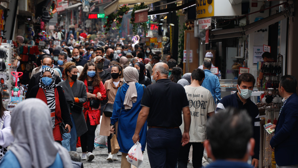 Aşısızlara çok kötü haber! Artan Covid-19 vakalarına karşı önemli uyarı