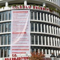 Bolu Belediyesi'nden dikkat çeken pankart!