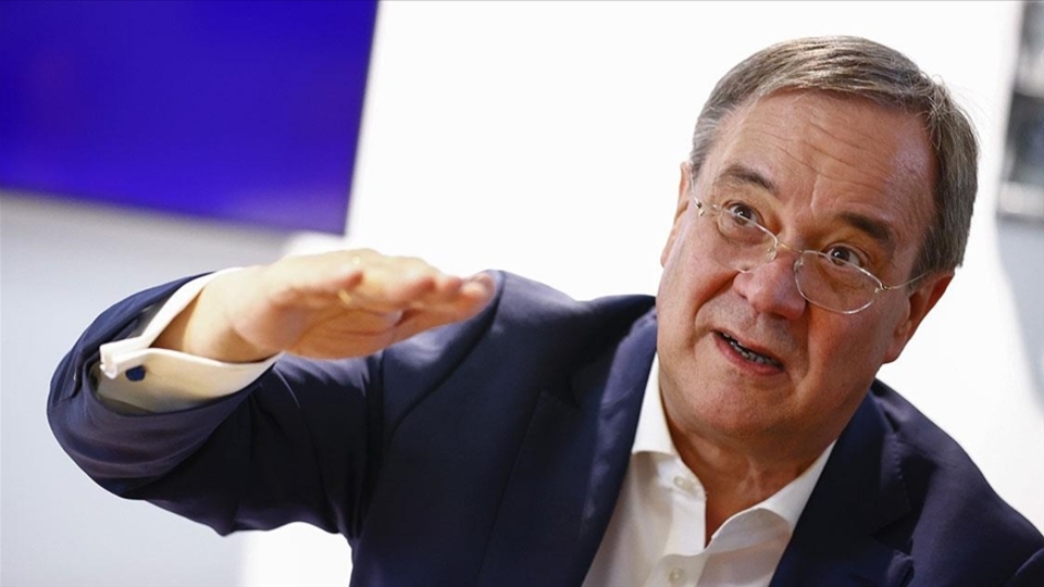 Merkel'in halefi Armin Laschet istifa etti