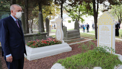 Cumhurbaşkanı Erdoğan'dan 3 gazetecinin mezarına ziyaret