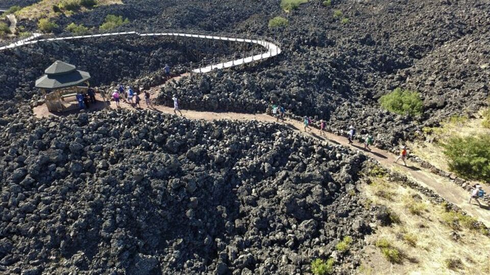 Alman doğa yürüyüşçüleri Kula Volkanik Jeoparkı'nı ziyaret etti
