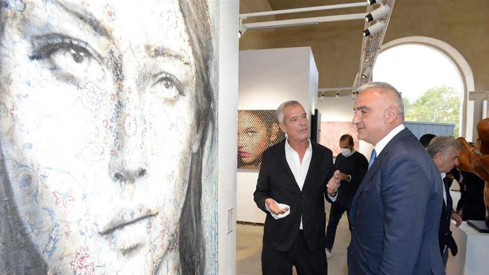 16. Contemporary Istanbul'u gezdi