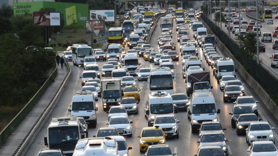 İstanbul'da trafik yoğunluğu yaşanıyor