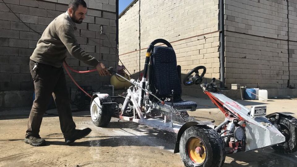3 yıl önce karar verdi... Hurda parçalardan tasarladı