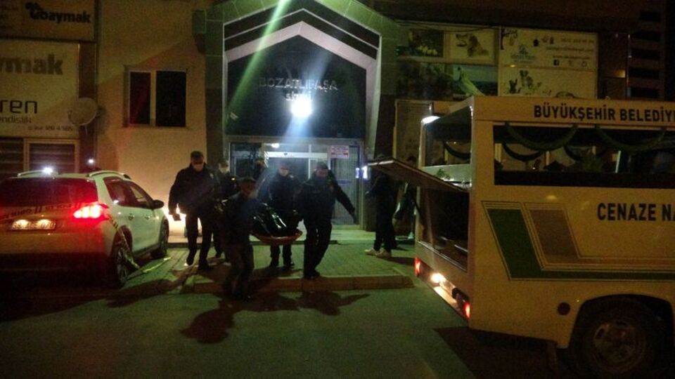 Feci ölüm! 14. kattan aracın üzerine düştü