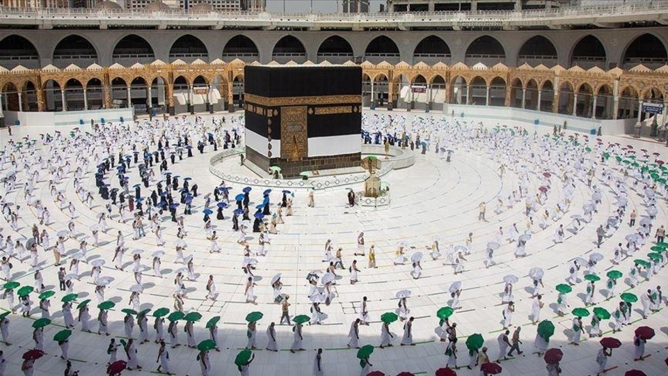 Suudi Arabistan'dan umre için çift doz aşı şartı