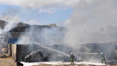 Geri dönüşüm deposu küle döndü!
