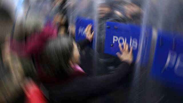 Başkent'te izinsiz gösteriye müdahale: Gözaltılar var