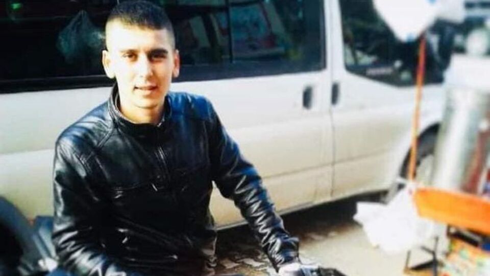 Motosikletli genç kazadan kurtulamadı