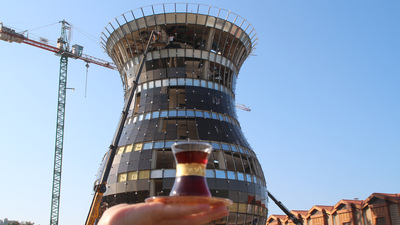 Dünyanın en büyük çay bardağı inşasında sona gelindi