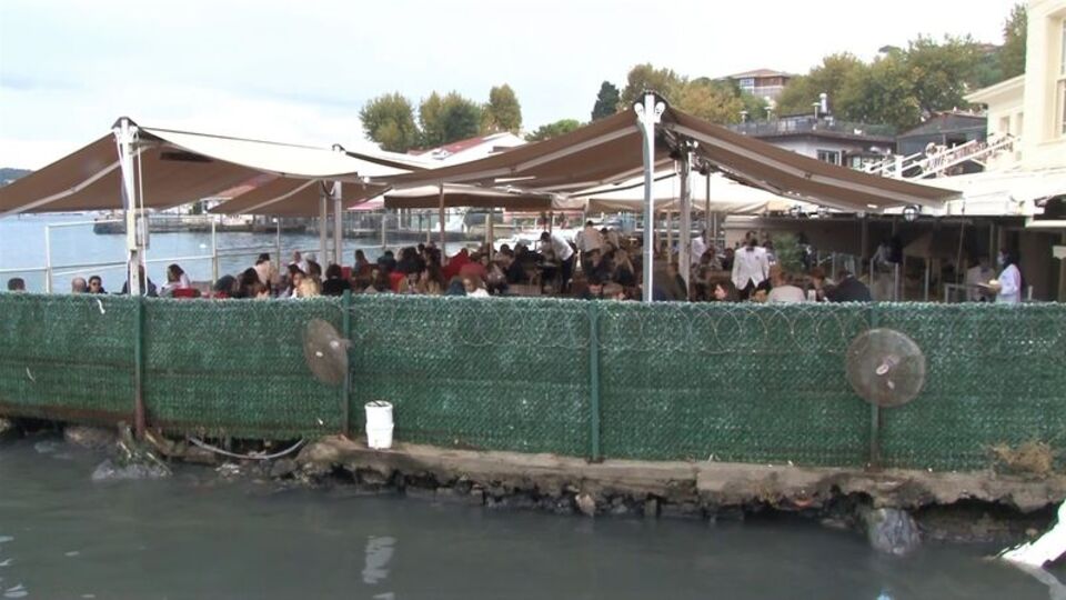 Üsküdar sahilinde esnafın kötü kokuya çözümü!