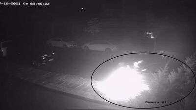 Benzin döküp ateşe verdi