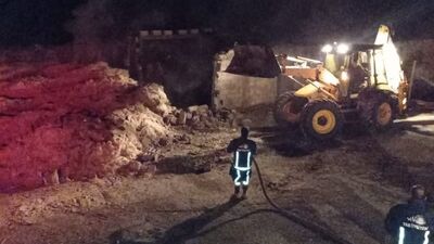 40 ton saman kül oldu