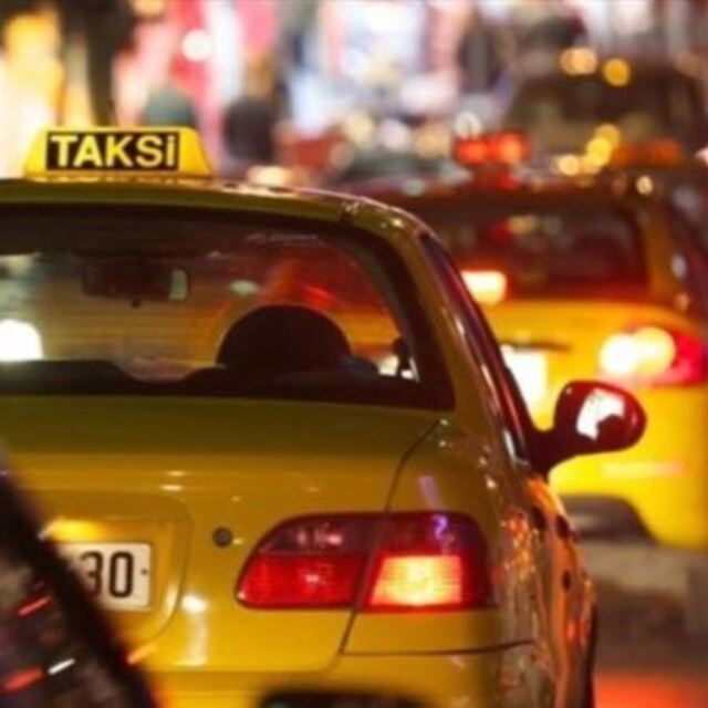 Taksicinin 'vize lazım' deyip turisti dolandırdı iddiası