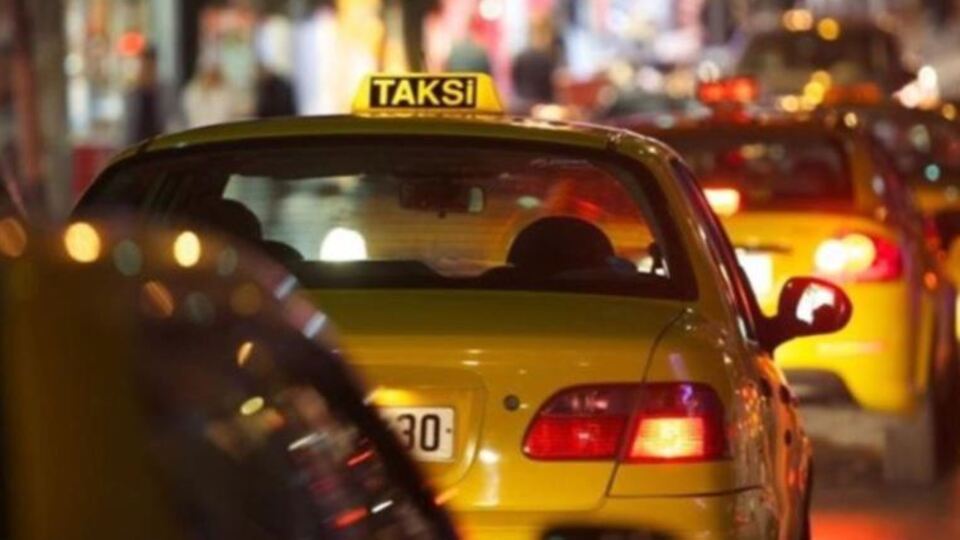 Taksicinin 'vize lazım' deyip turisti dolandırdı iddiası