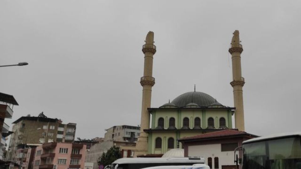 Fırtına minareyi böyle yıktı