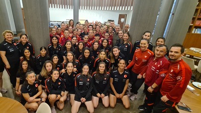 Kuntz, Kadın Millileri ziyaret etti